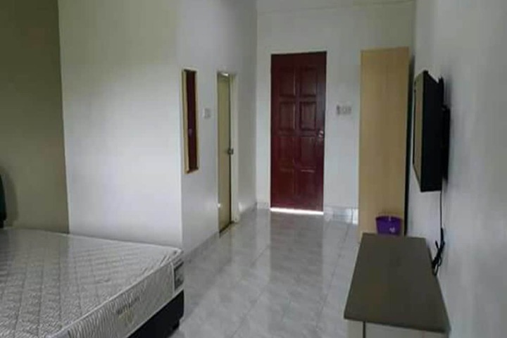 Room 8 of 13