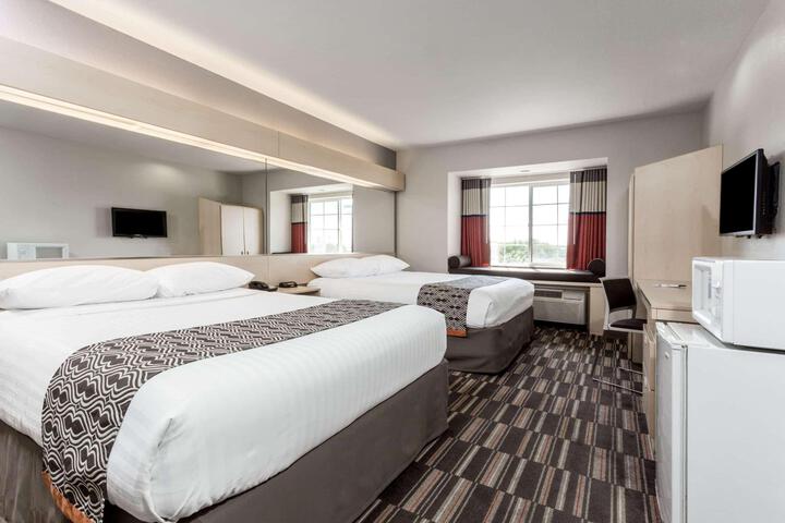 1 Queen Bed Accessible Room (14 of 15)