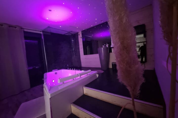 Room 10 of 28