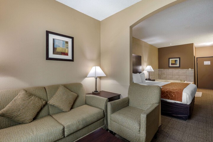 Suite 2 Queen Beds Sofa (14 of 24)