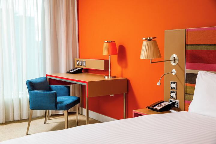 Room 10 of 25