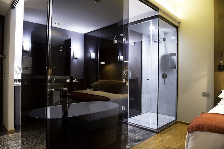 Room 33 of 68