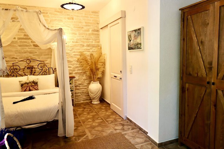 Room 55 of 142