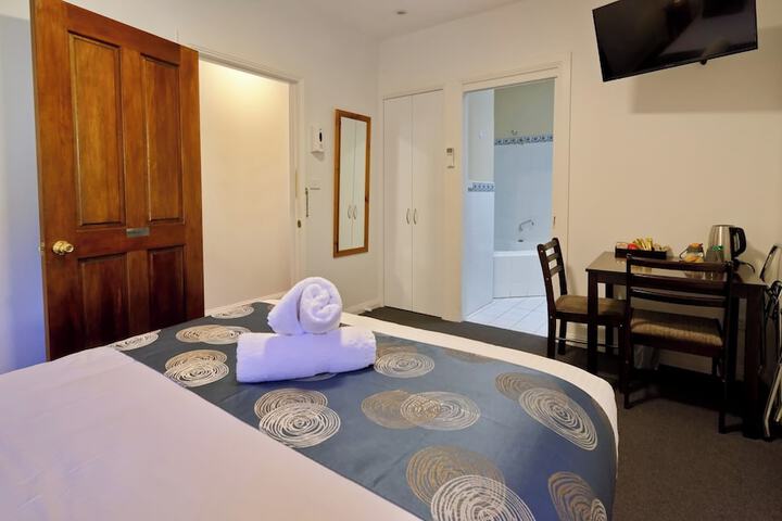 Room 2 of 22