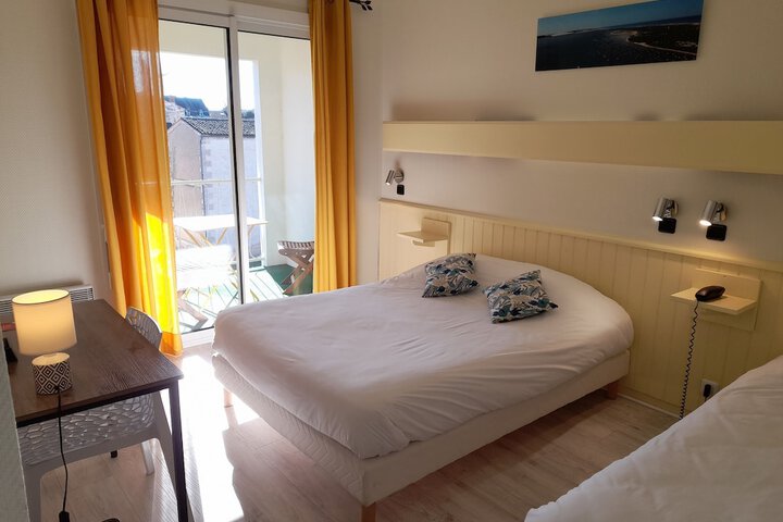 Room 32 of 50