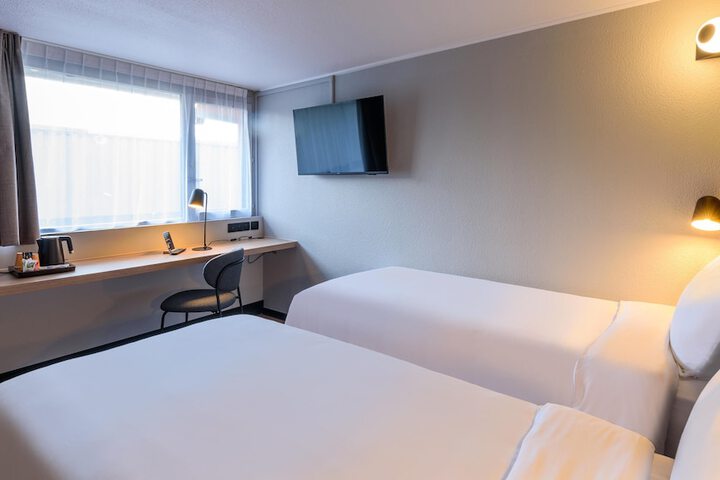 Room 10 of 51