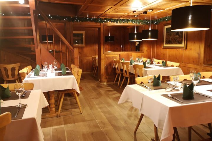 Dining 2 of 40