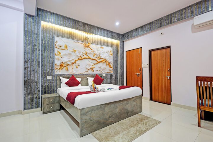Room 11 of 32