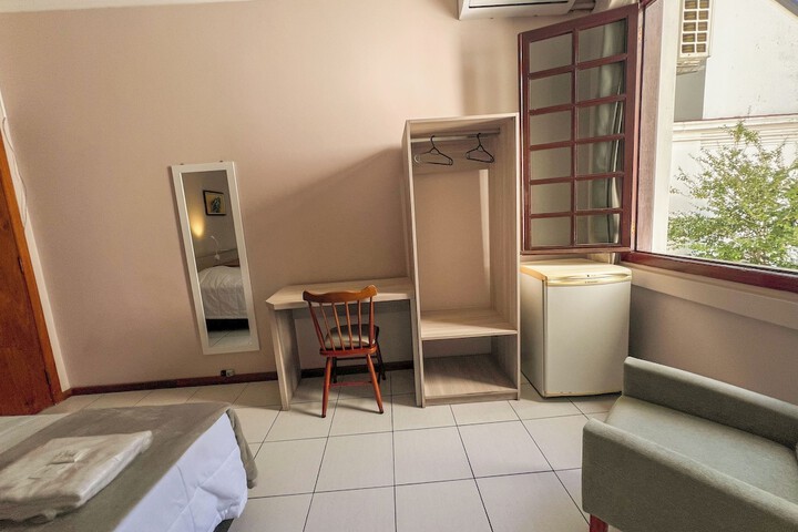 Room 25 of 206