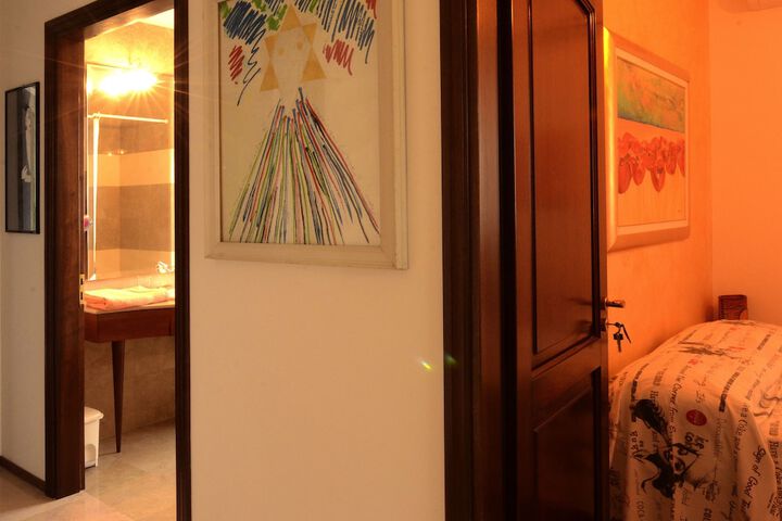Room 13 of 29