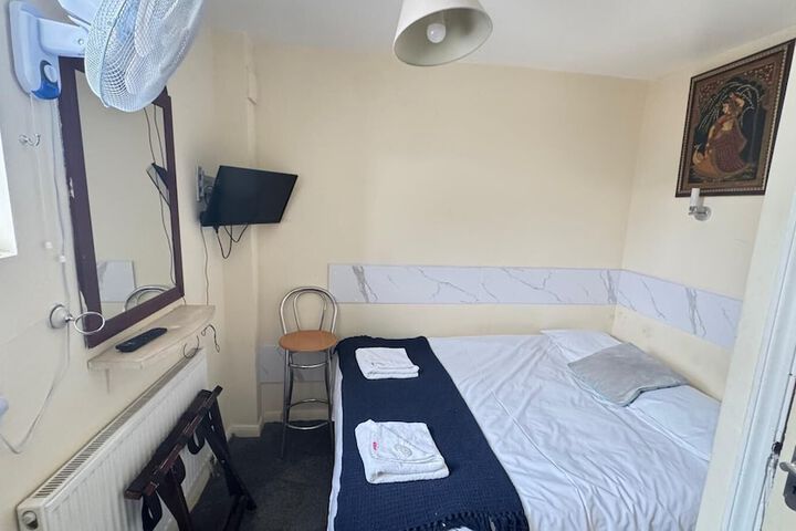 Room 33 of 118