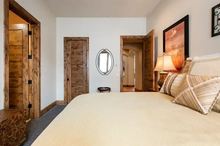 Room 3 of 22