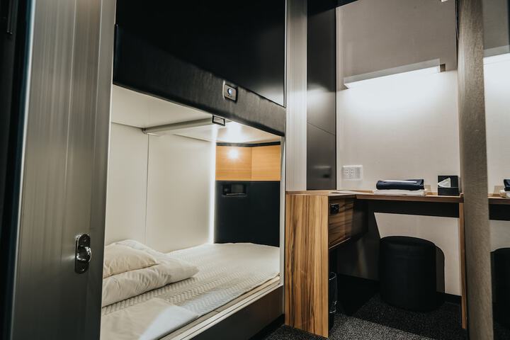 Room 11 of 28