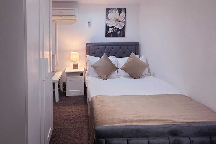Room 14 of 42