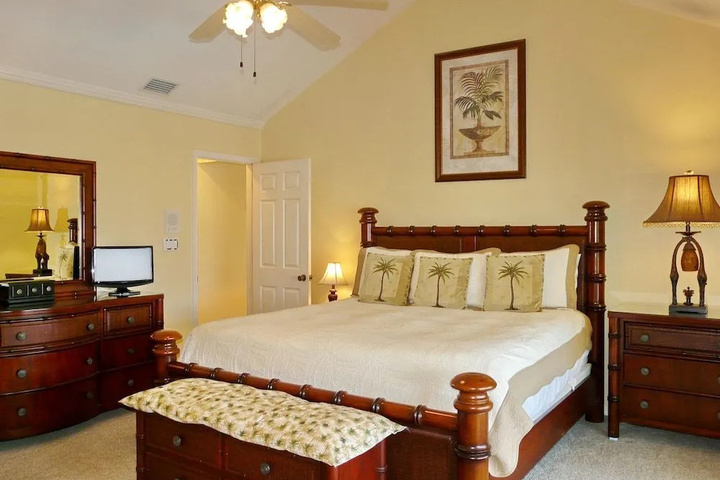 Room 6 of 19