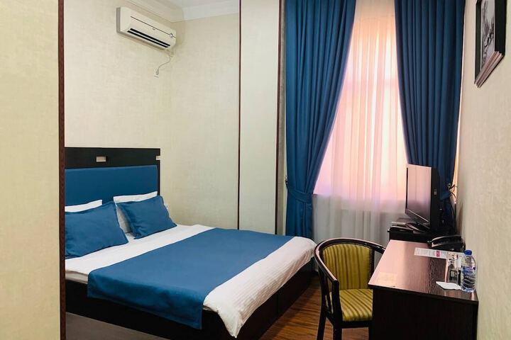 Room 4 of 32