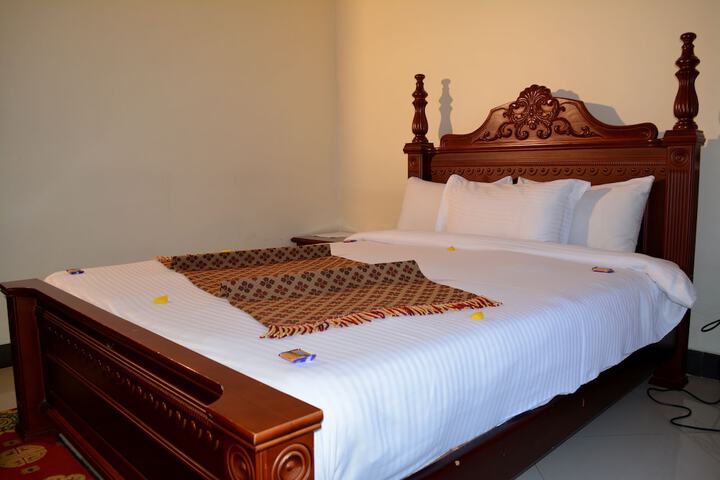 Room 2 of 20