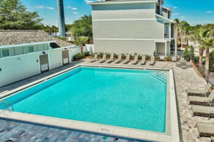 Pool 64 of 90