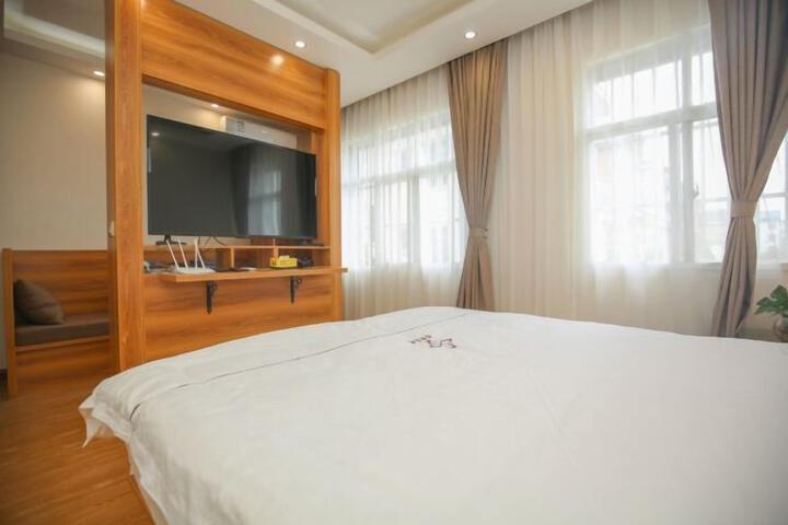 Room 26 of 142