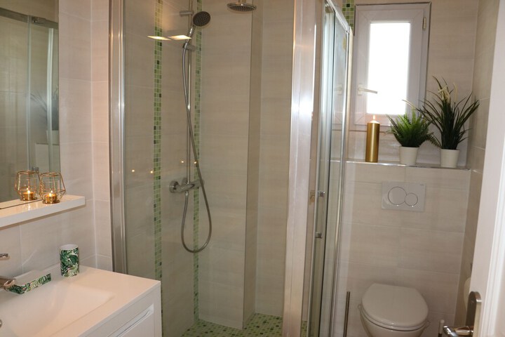 Room 20 of 28