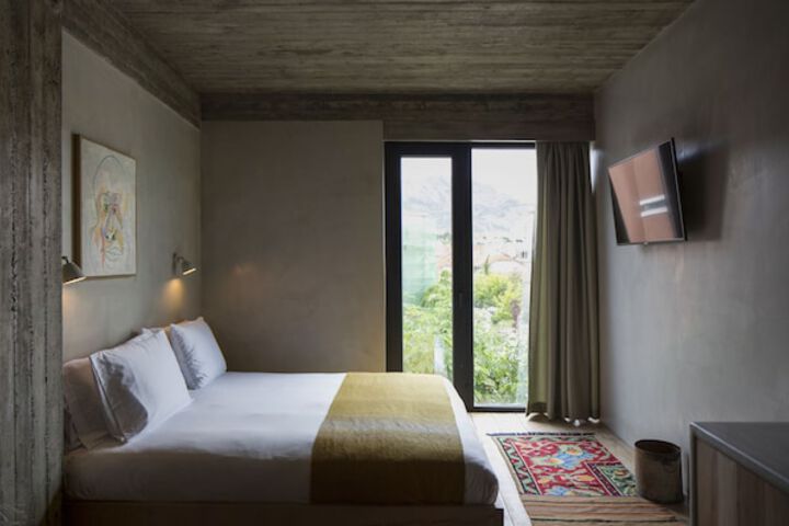 Room 16 of 48