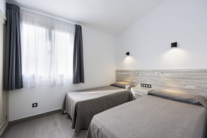 Room 5 of 62
