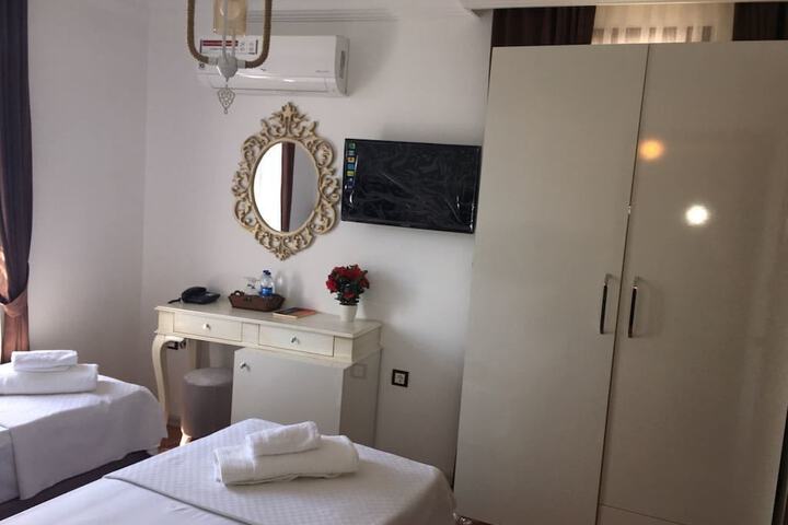Room 5 of 32