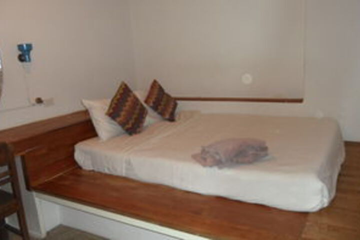 Room 6 of 25