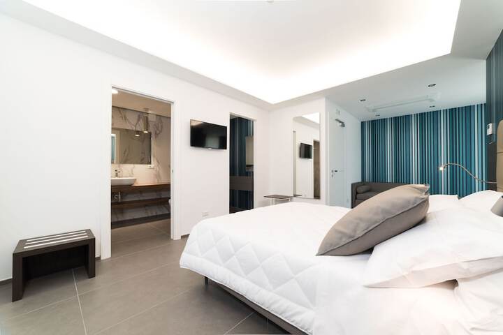 Room 4 of 43