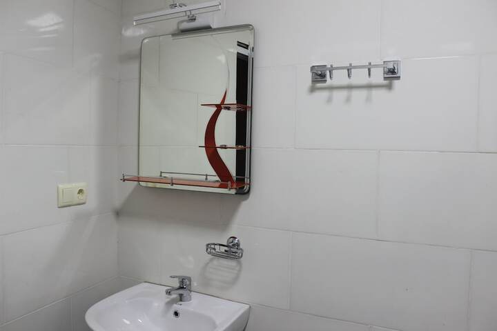 Room 9 of 16
