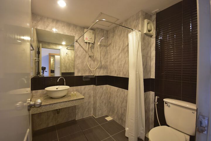 Room 17 of 24