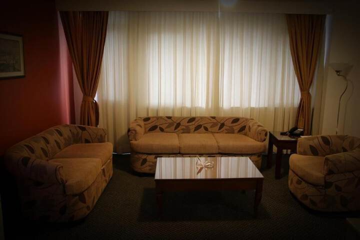 Room 10 of 28