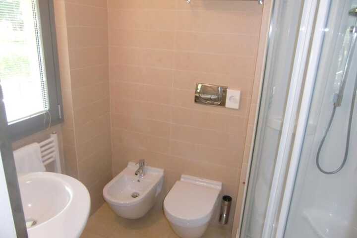 Room 4 of 34