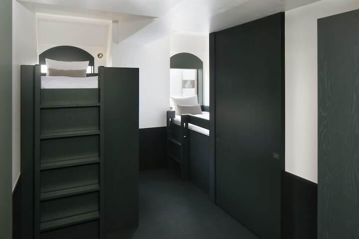Room 7 of 61