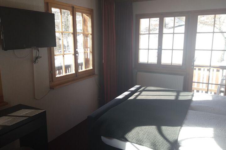 Room 7 of 32
