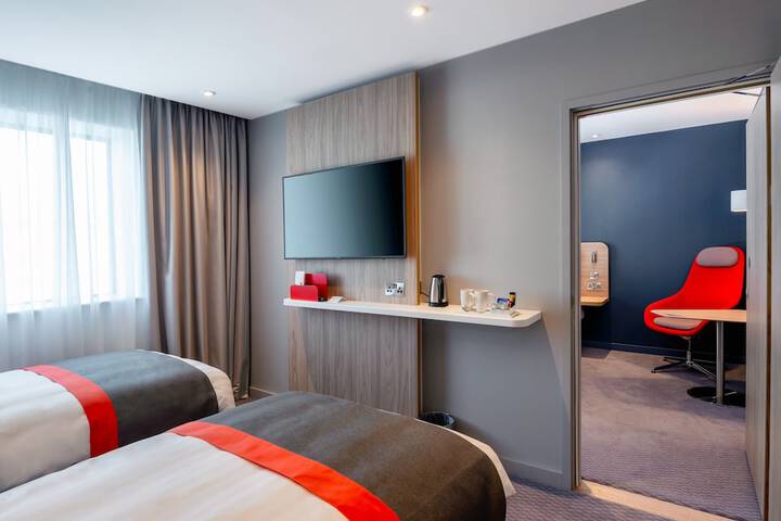 Room 8 of 37