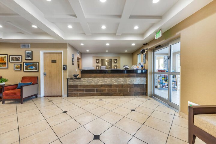 Entrance & Lobby