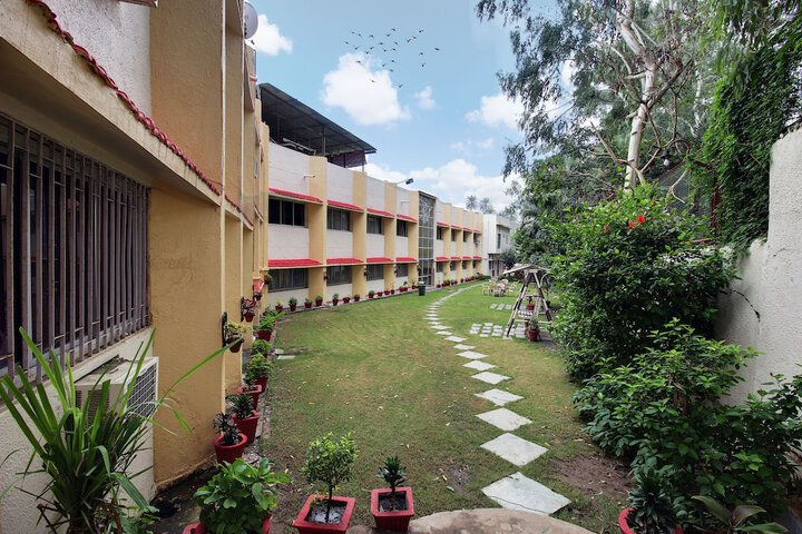 Hotel Exterior 32 of 41