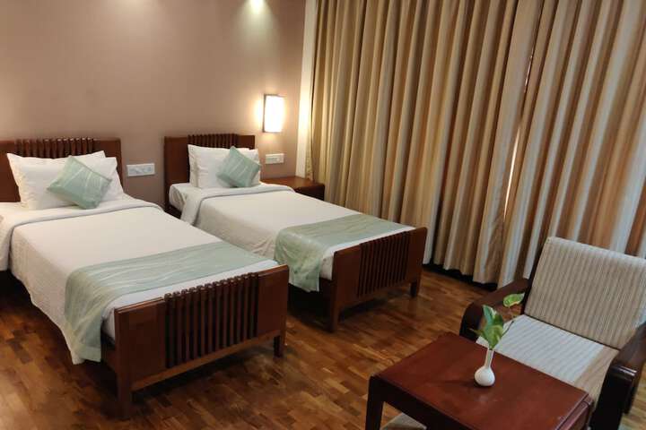 Room 7 of 33