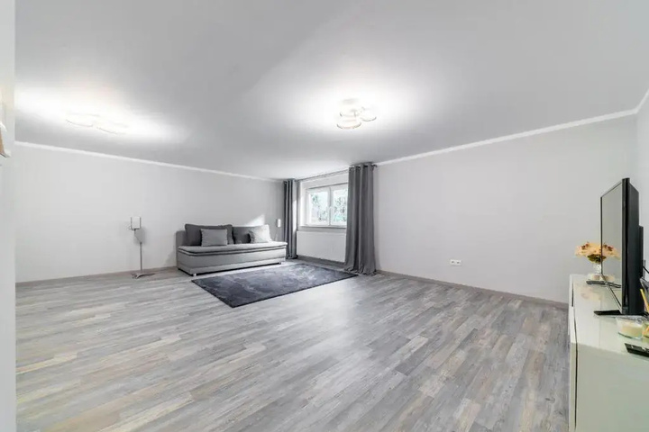 Room 3 of 9