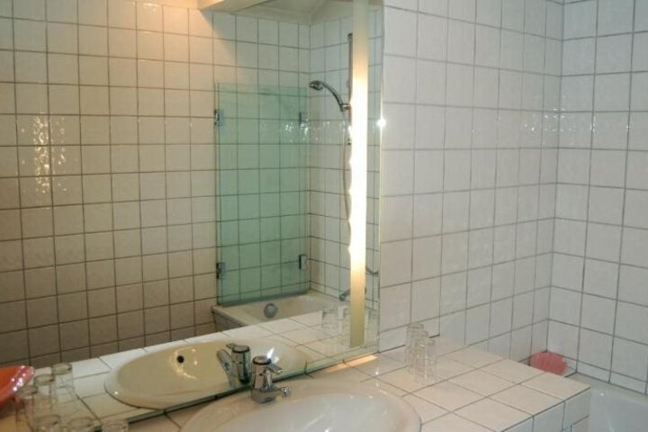 Room 5 of 14