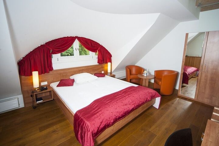Room 2 of 7