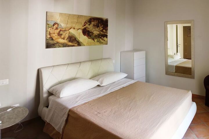 Room 3 of 32