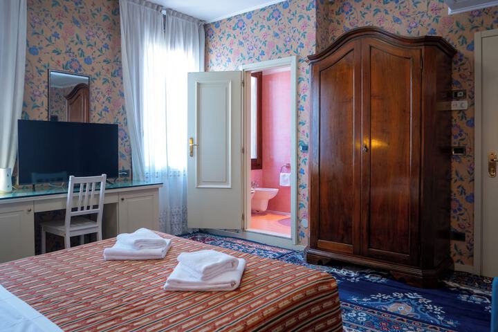 Room 13 of 50
