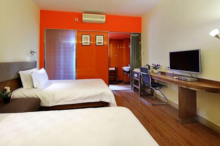 Room 8 of 27