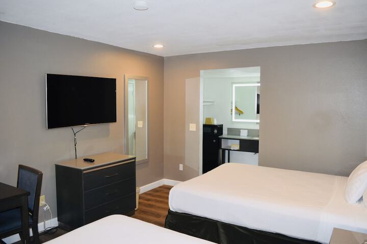 2 Queen Beds (4 of 6)