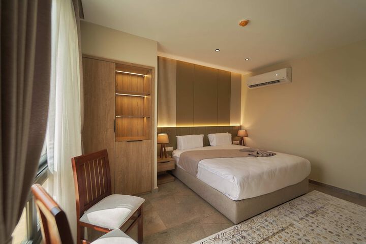 Room 70 of 148