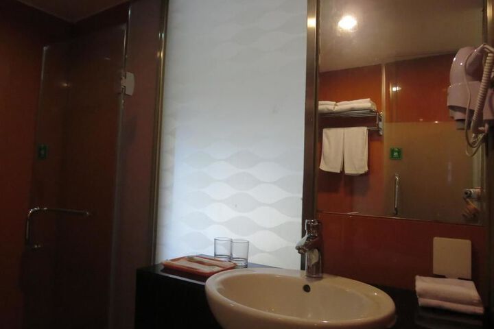 Room 11 of 20