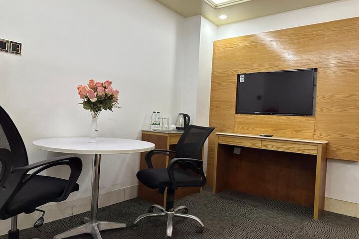 Room 14 of 18