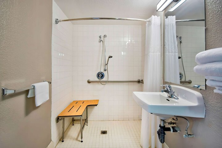 Double Bed Accessible (7 of 18)